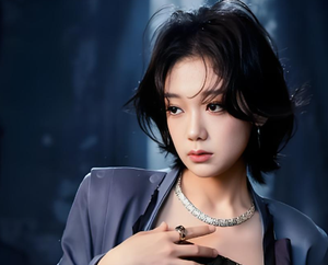 希林娜依高献唱《魔方小姐》主题曲，七旬奶奶勇敢逐梦