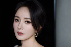 杨幂2026颁奖季双提名创百花纪录，两座奖项均擦肩而过